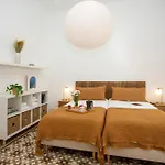 Singularstays Ms Rogers Valencia